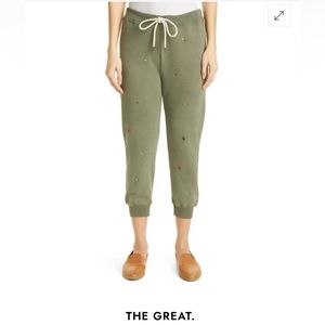 THE GREAT. The Cropped Sweatpants With Tossed Floral Embroidery in Army Sz-3 = L